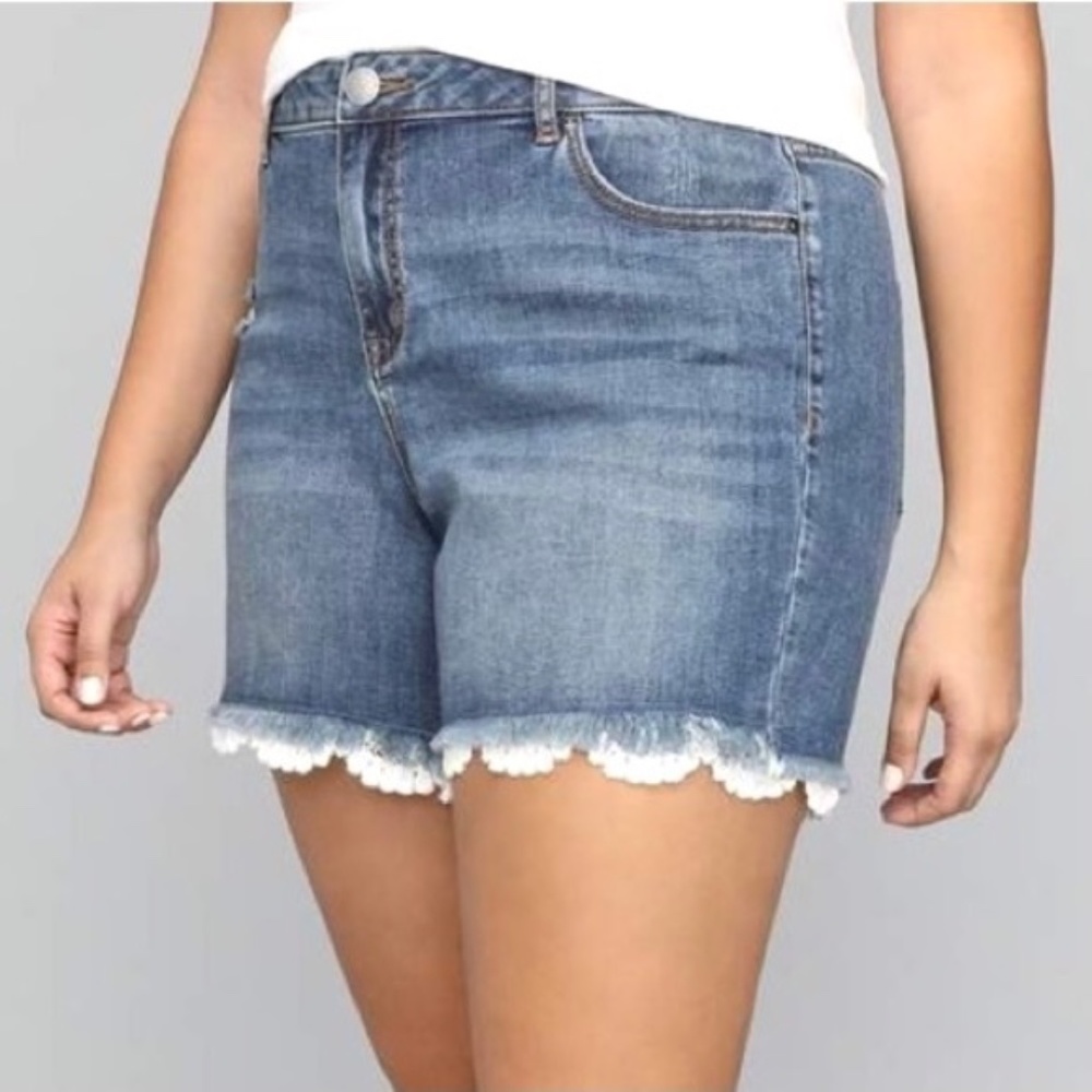Lane Bryant Girlfriend Lace Hem Stretch Jean Shorts Size 16